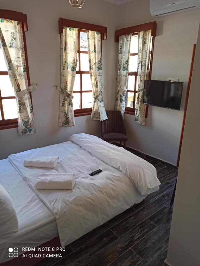 Gagarin Pub & Hotel 安塔利亚 外观 照片